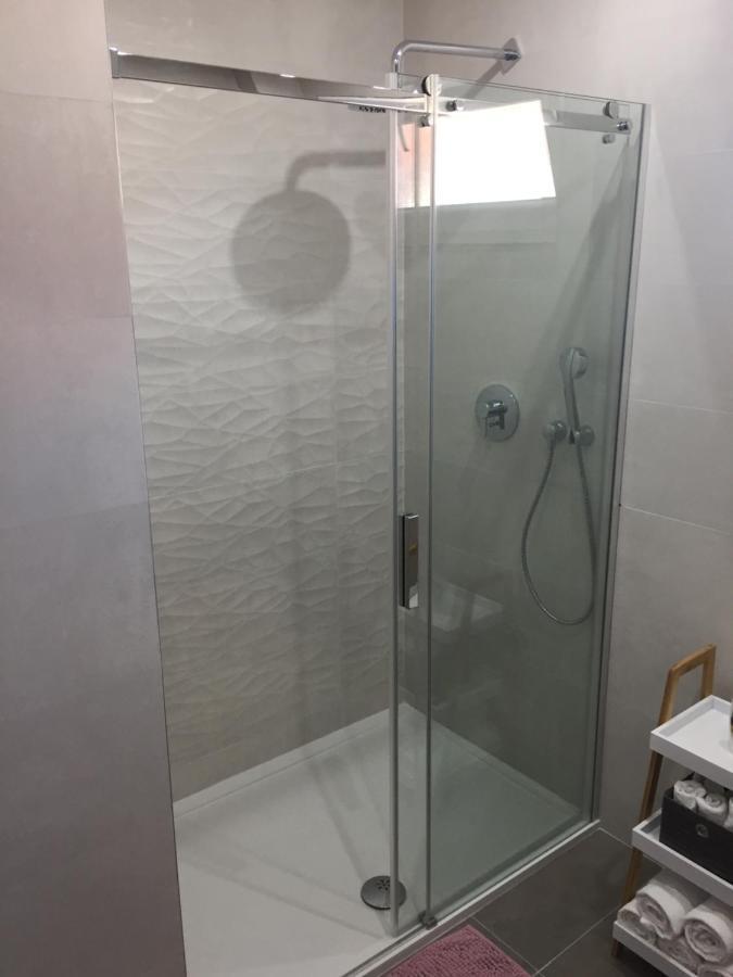 Apartman Sonas 2 With Free Private Parking Карловаць Екстер'єр фото