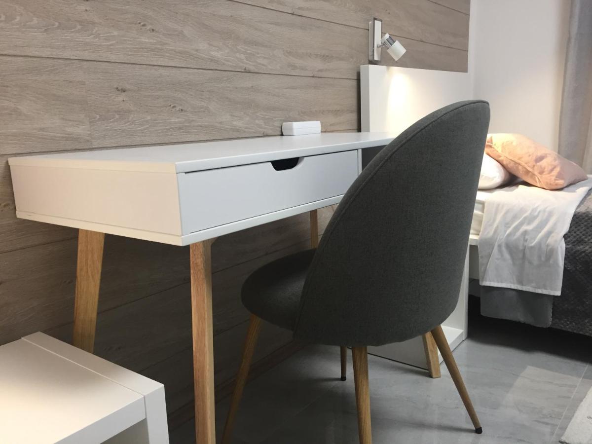 Apartman Sonas 2 With Free Private Parking Карловаць Екстер'єр фото
