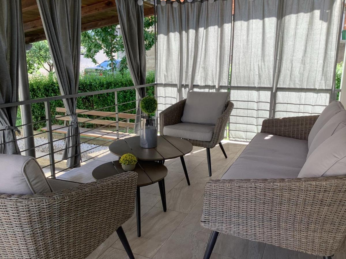 Apartman Sonas 2 With Free Private Parking Карловаць Екстер'єр фото